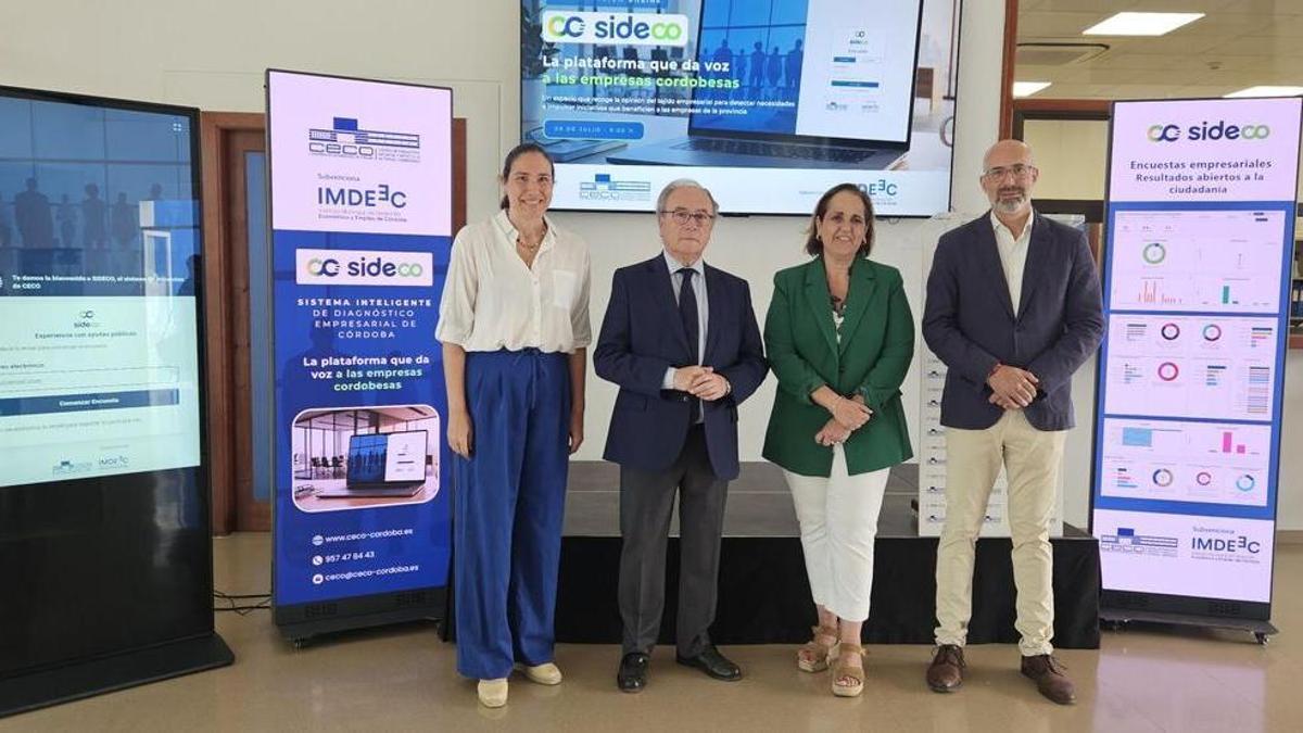 Mª Luisa Gómez, gerente del Imdeec; Antonio Díaz, presidente de CECO; Blanca Torrent, presidenta del Imdeec; y José Manuel Rodríguez Carretero, secretario general de CECO, durante la presentación de Sideco.el Imdeec