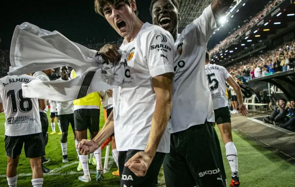 Guerra anotó un gol vital al Valladolid (2-1) para la permanencia del Valencia en Primera en 2023