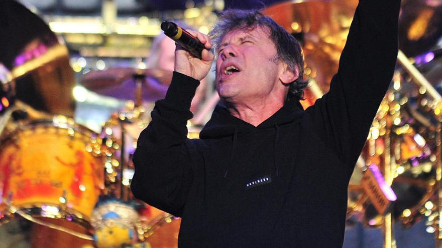 El vocalista de la banda británica Iron Maiden, Bruce Dickinson.