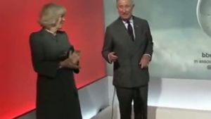 Camil·la també va fer de dona del temps , a la BBC.