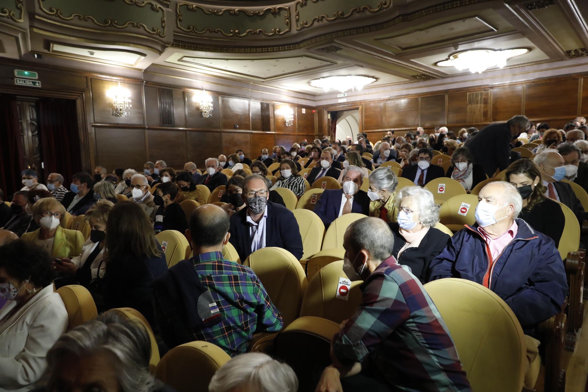 Entrega de honores y distinciones de Gijón en el teatro Jovellanos