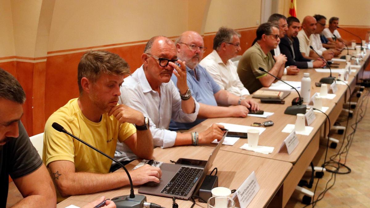 Alcaldes de municipis afectats per l'incendi de les Gavarres, a la reunió amb el Govern.