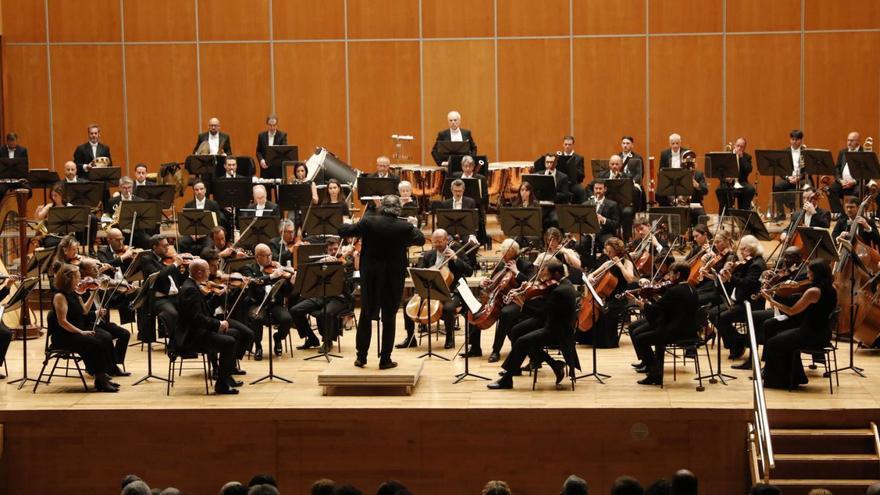 La OSPA, durante el concierto de ayer en el Auditorio. | Luisma Murias