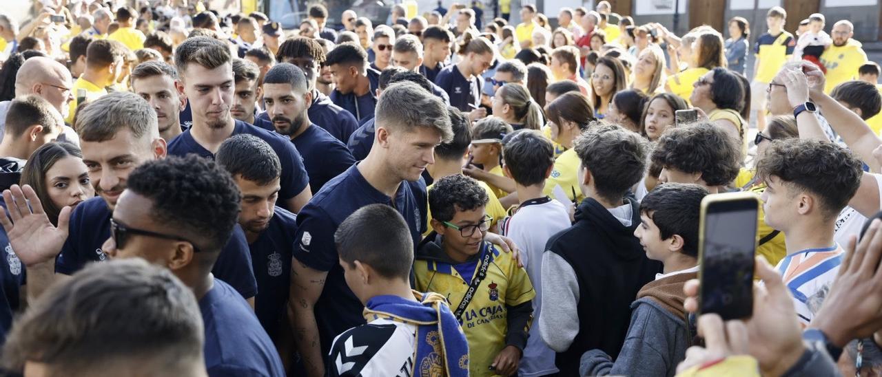 Imagen de la visita oficial de la UD Las Palmas a la Virgen del Pino este lunes.