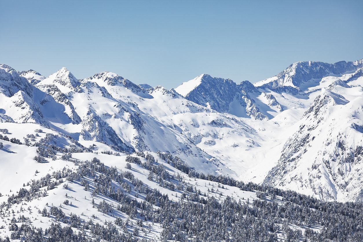 Paisajes nevados en los pirineso de Lleida