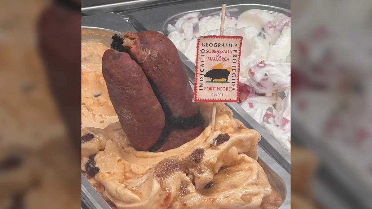 Gelat de sobrassada, la imatge de la polèmica que ha penjat una usuària d'X.Helado de sobrasada, la imagen colgada por una internauta en X. /