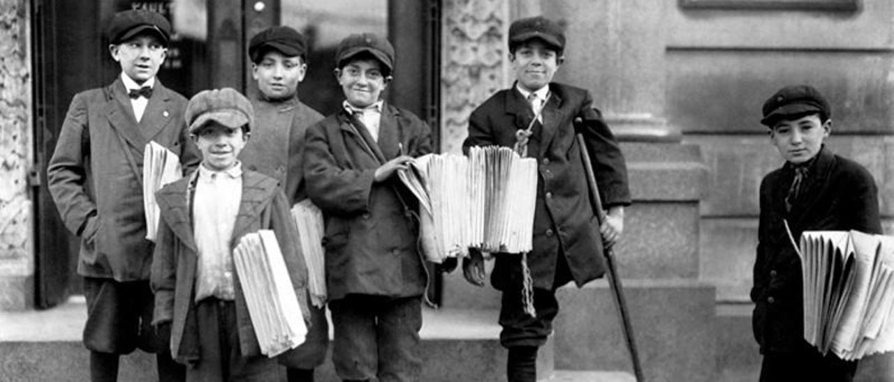 Un grupo de vendedores de periódicos en Nueva York.