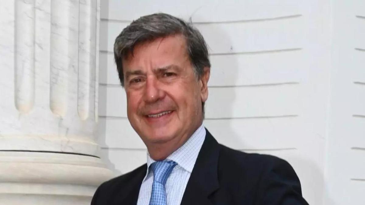 La realeza y la alta sociedad toma la palabra: Cayetano Martínez de Irujo se suma a la tendencia de escribir memorias