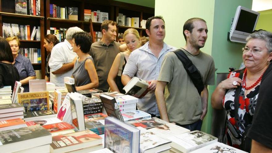 Leo Librería cierra: «La gente sigue leyendo pero ya no compra libros»