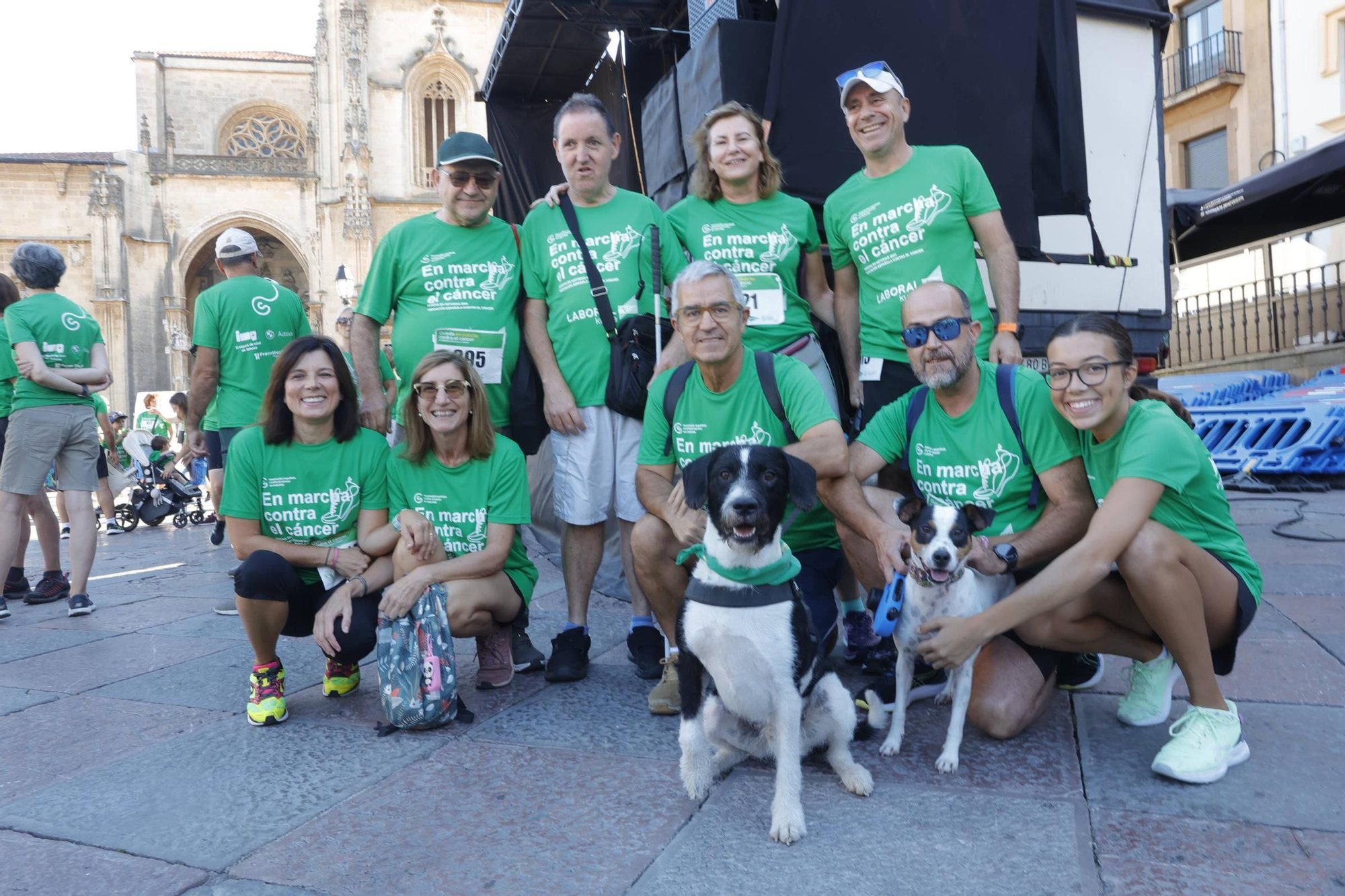 Marea verde de 1.500 corredores contra el cáncer en Oviedo