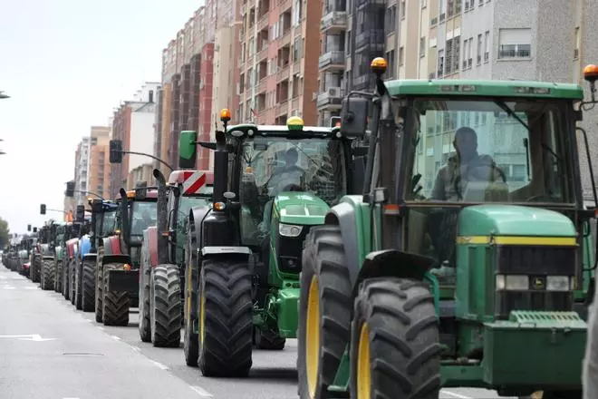 Vídeo | Los tractores vuelven a tomar el centro de Zaragoza