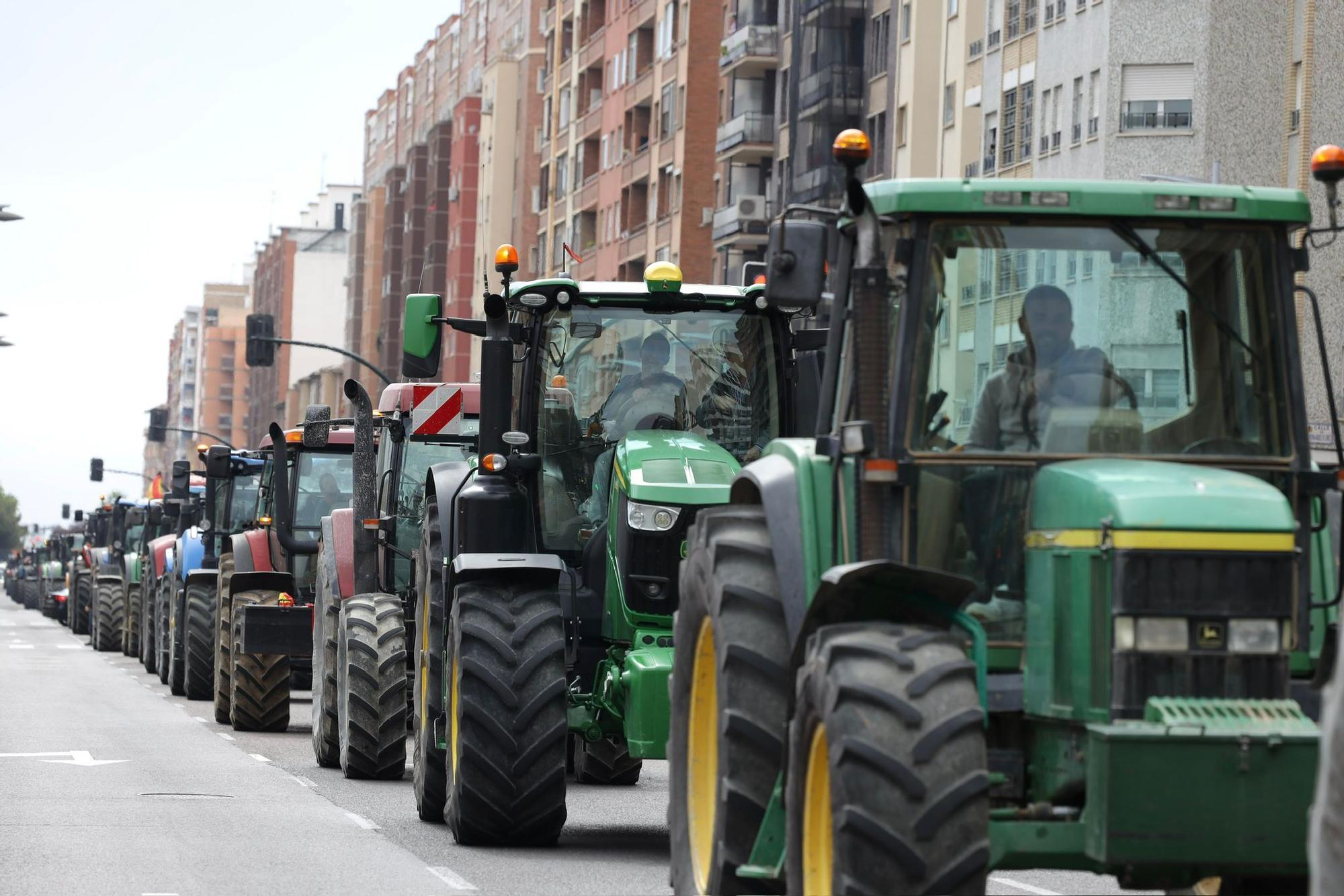 En imágenes | Los tractores vuelven a tomar las calles de Zaragoza