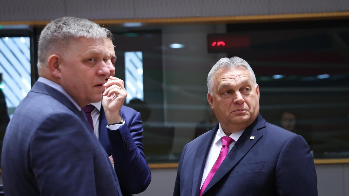 El primer ministro de Hungría, Víktor Orban, y el líder de Eslovaquia, Robert Fico.