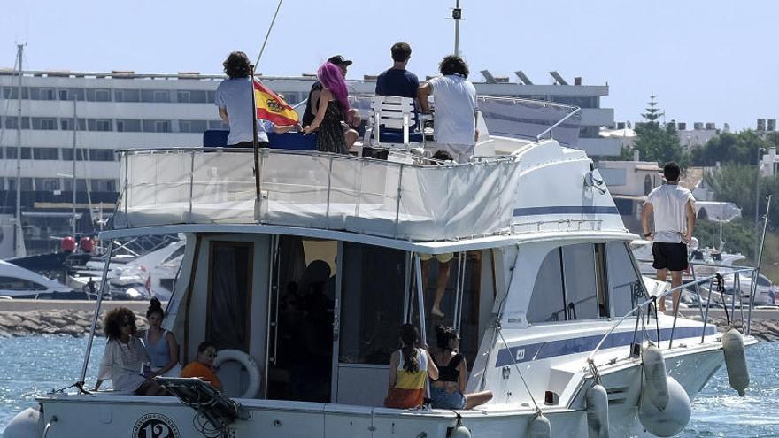 La familia ha zarpado desde el Club Náutico de Ibiza.