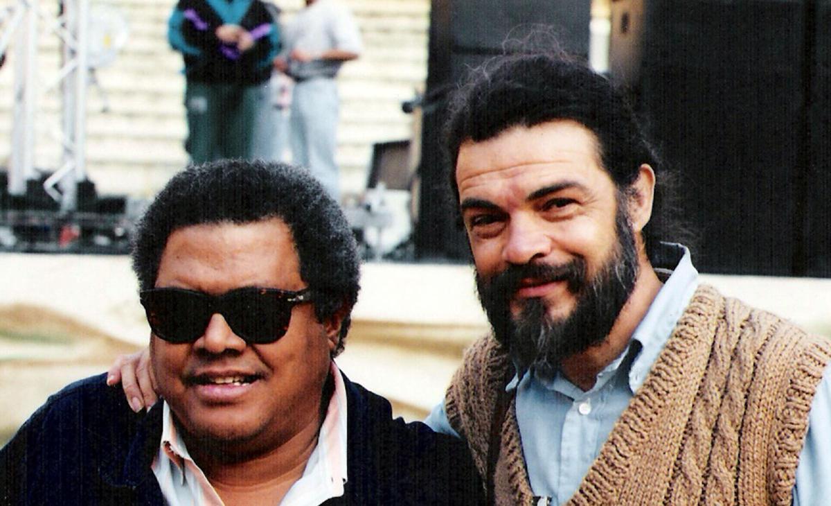 El musicólogo con el cantautor cubano Pablo Milanés.