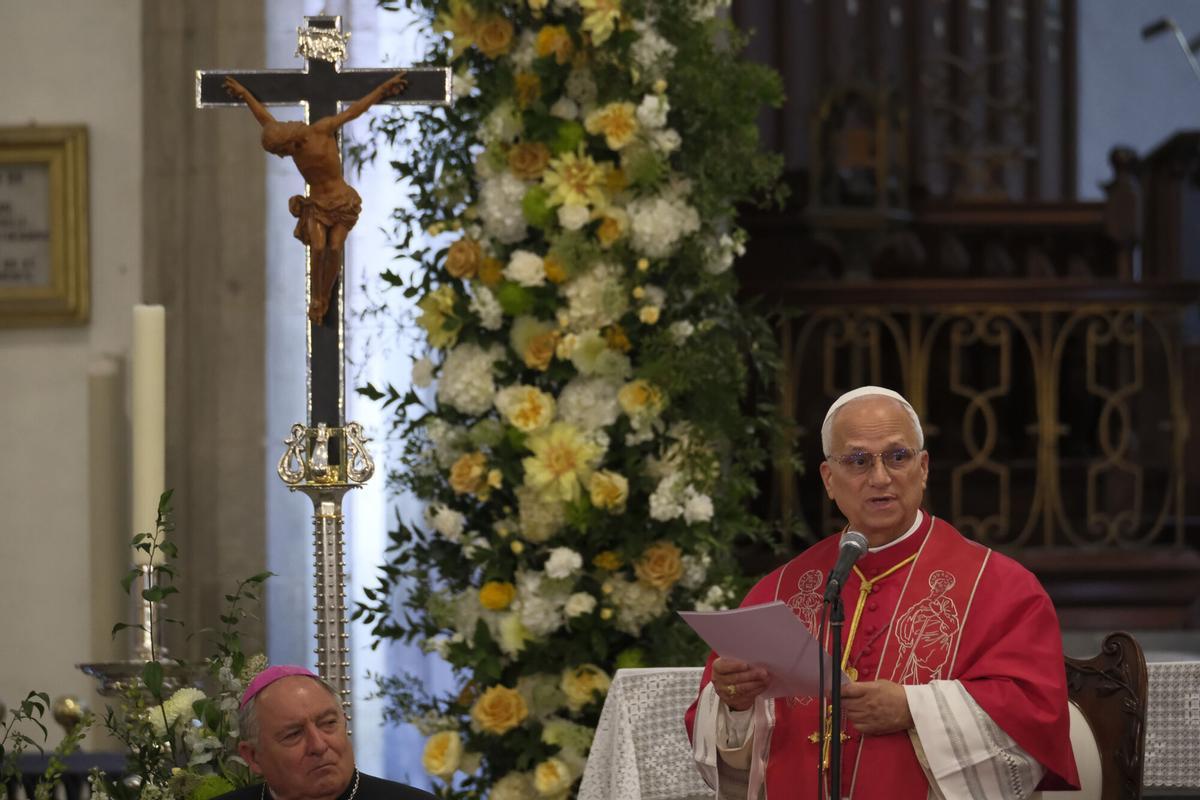El papa León XIV durante un encuentro con obispos, sacerdotes, diáconos, religiosos, seminaristas y agentes de pastoral en la Catedral de Santa Ana este jueves, en Las Palmas de Gran Canaria.