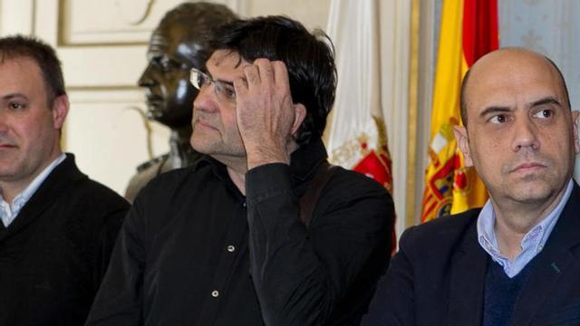 El alcalde y sus socios, cada uno por su lado en Santa Faz.