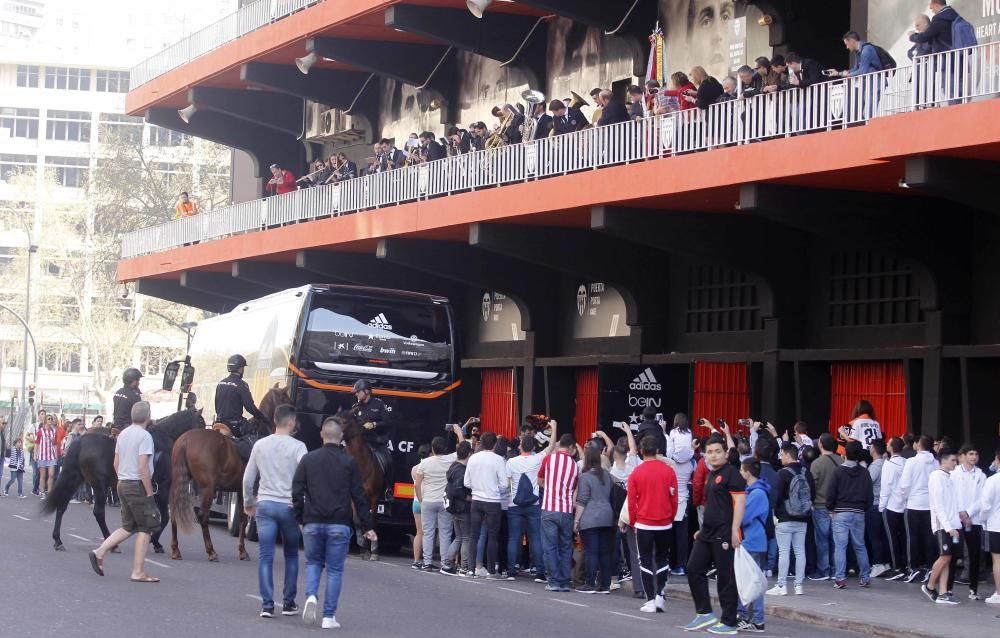 Pitos y cervezas antes del Valencia - Sporting