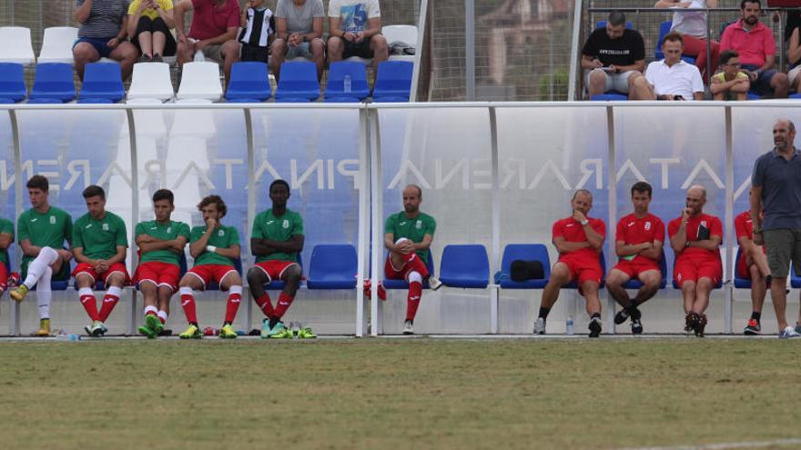 Alberto Monteagudo, a la derecha, en el amistoso ante el Lorca en Pinatar Arena.