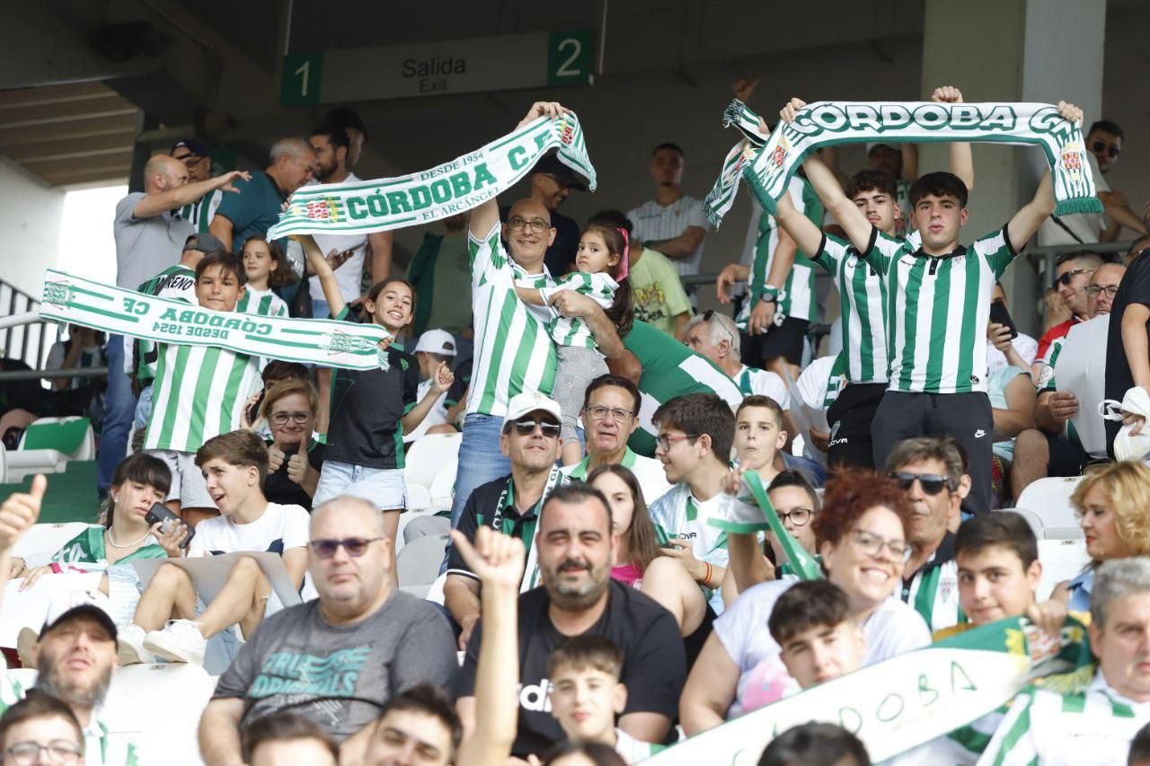 Córdoba CF-Ponferradina | Las imágenes de la afición blanquiverde en el play off de ascenso