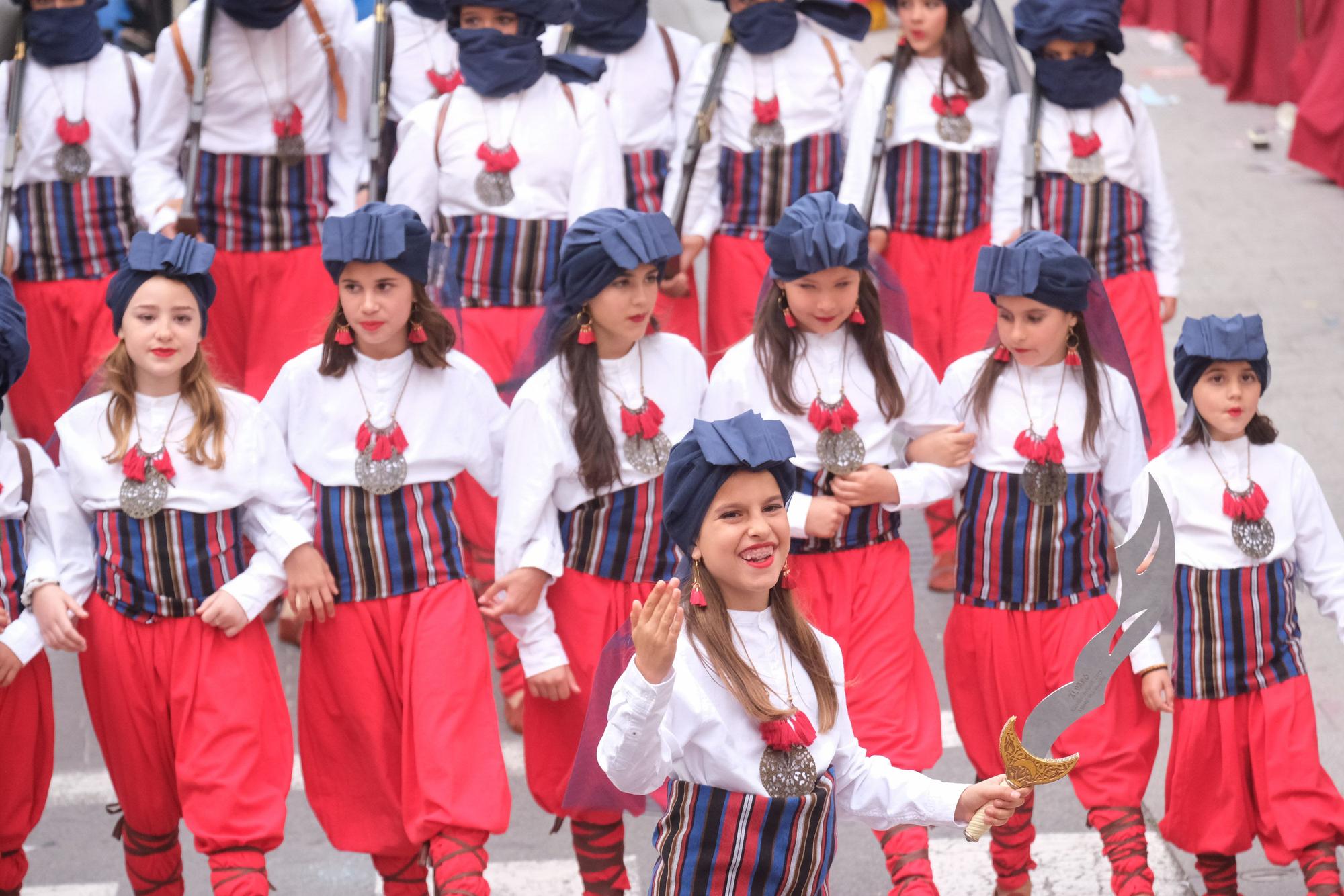 Así ha sido el desfile infantil de las fiestas de moros y cristianos de Elda