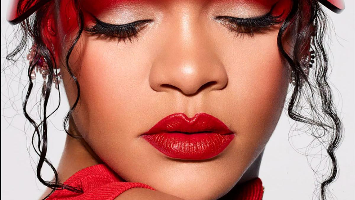 Rihanna crea la barra de labios recargable