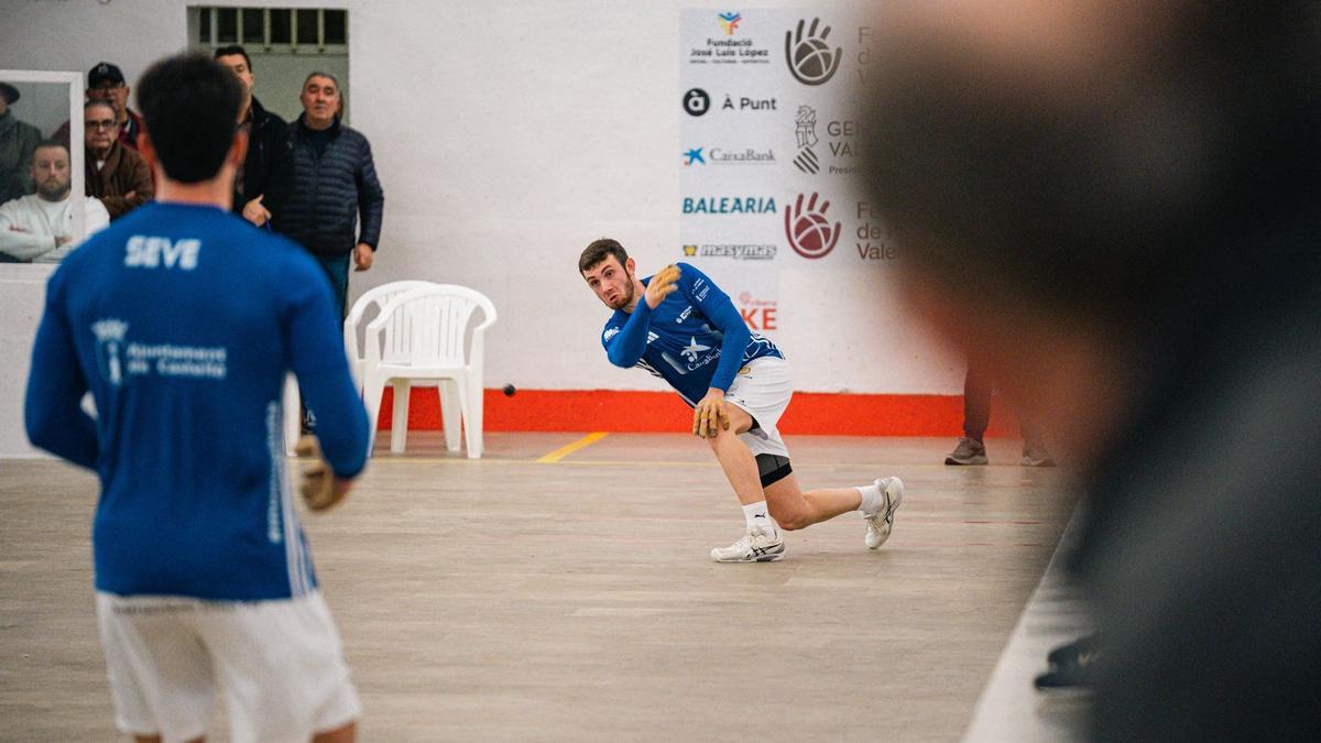 Montaner, d'Almiserà, en una partida de la Lliga CaixaBank 2025