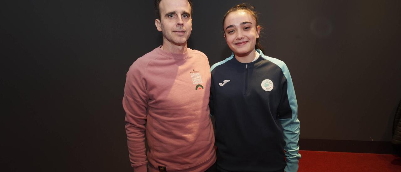 Santi Tuero y Laura Ajenjo, ayer en el Club Prensa Asturiana.