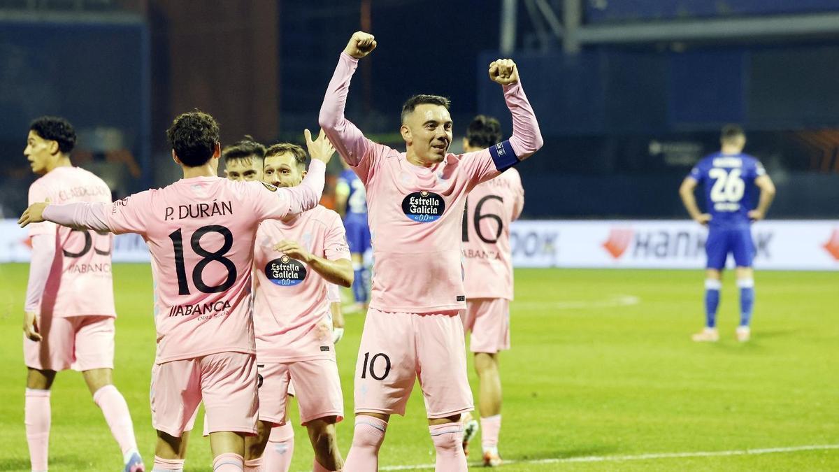 Iago Aspas y Pablo Durán celebran el tercer gol del Celta