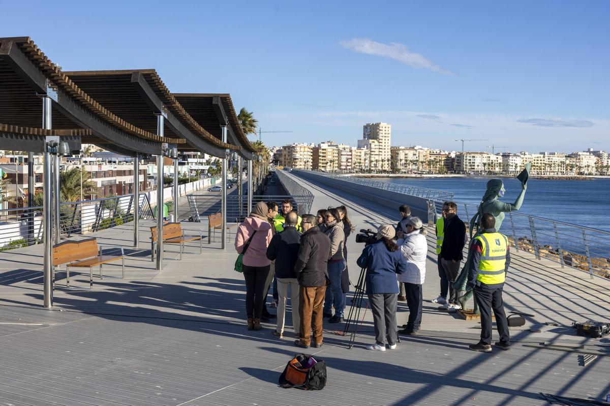 Torrevieja reabre un primer tramo del dique de Levante