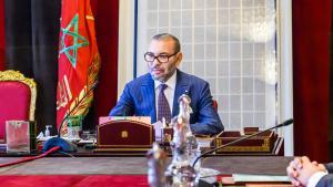 El rey de Marruecos, Mohamed VI, en una reunión para activar el programa de emergencia para reconstruir viviendas, el pasado jueves en Rabat.