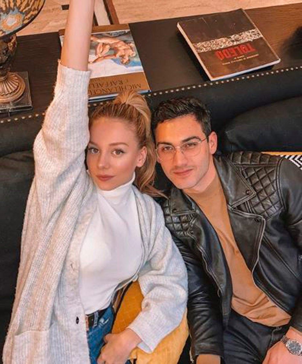 Ester Expósito y Alejandro Speitzer