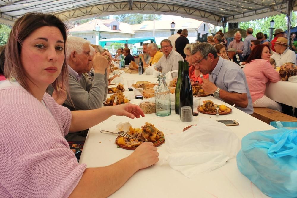 La XVIII edición de la fiesta gastronómica coincide con la celebración del Concurso-Exposición de Espantallos na Ruta do Río Barbeira.