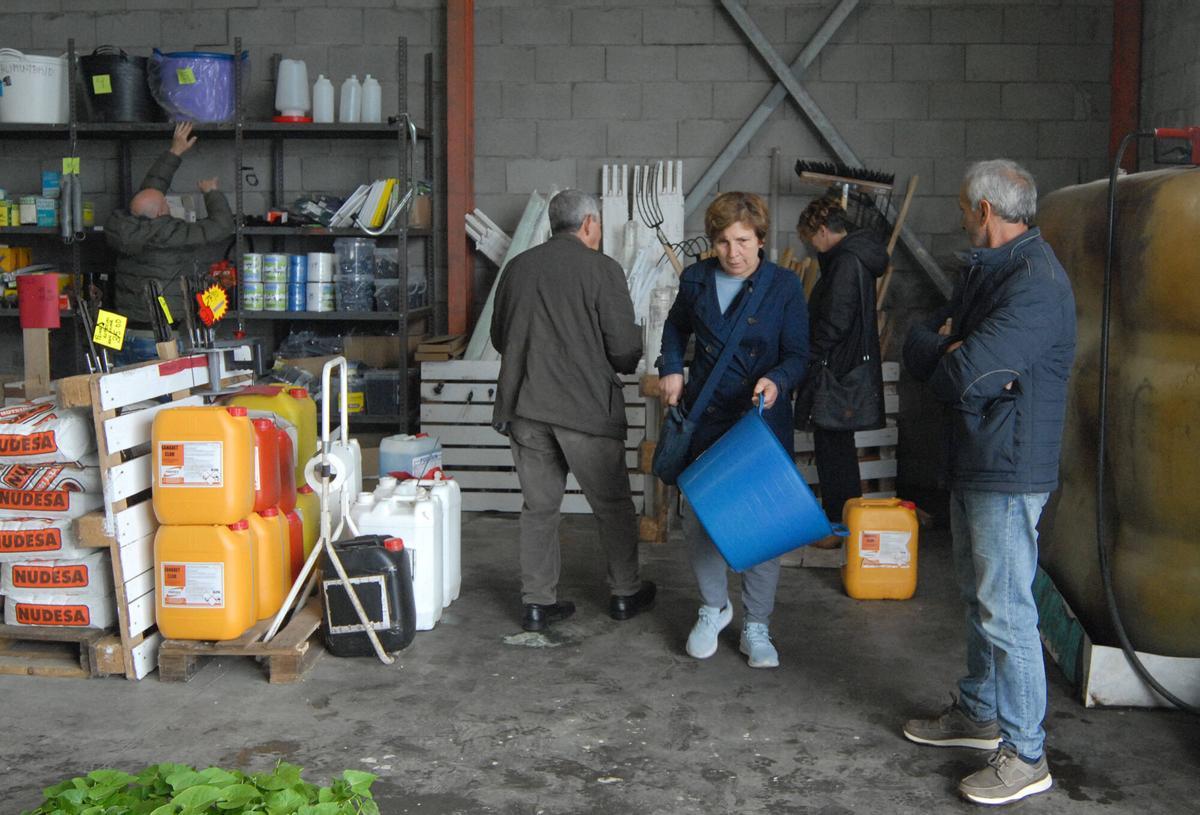 Vecinos en la jornada de puertas abiertas.