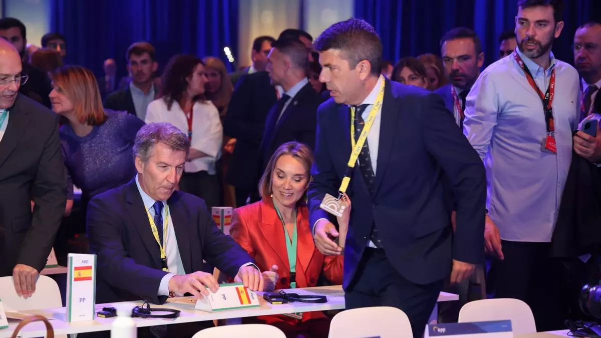 Mazón es arropado por la cúpula del PP mientras los barones guardan distancias
