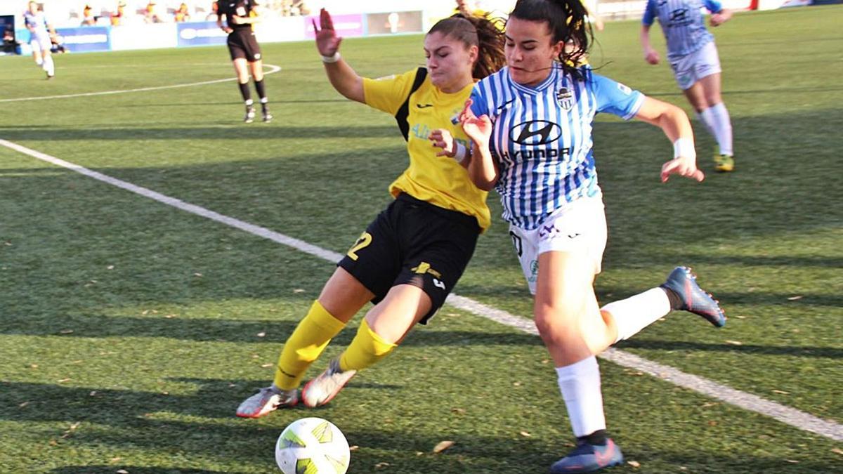 Imagen del derbi palmesano de Primera femenina que disputaron el Balears y el Son Sardina.