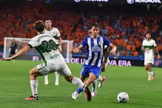 El Deportivo regresa a Primera con zarpazos, físico y reflejos felinos