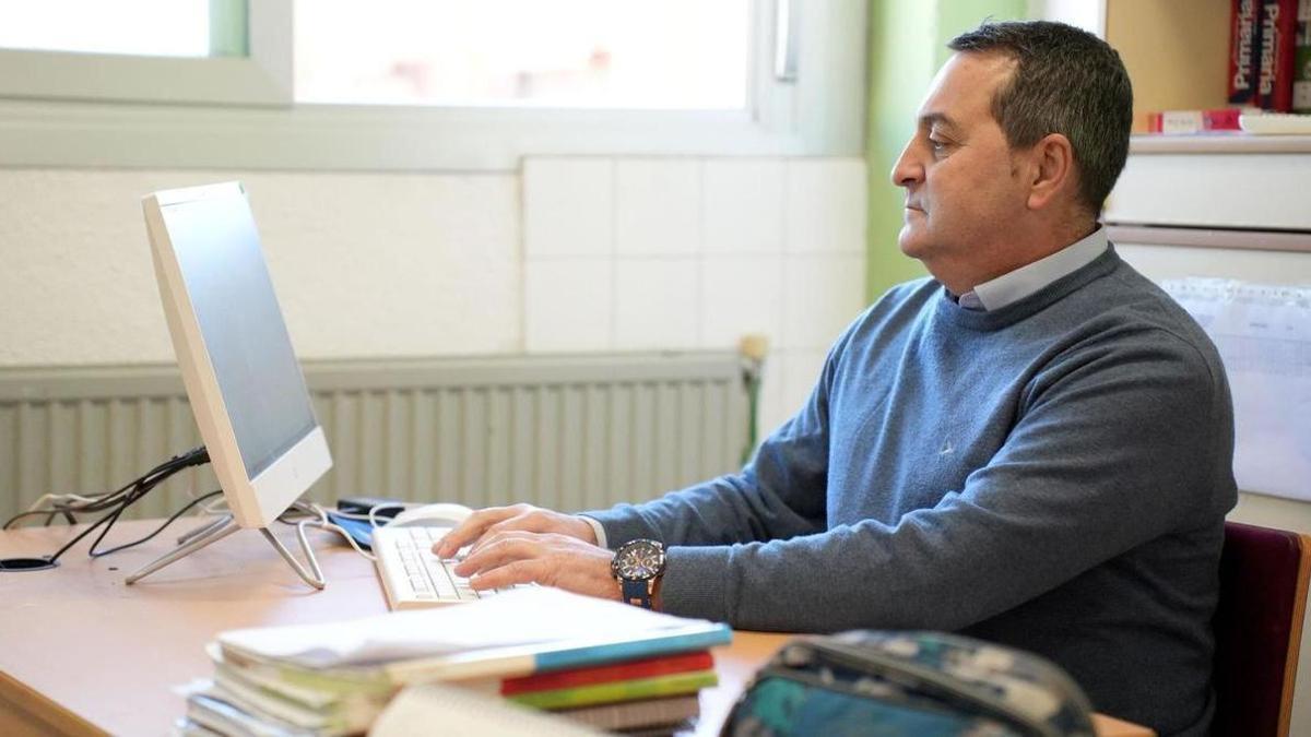 CSIF propone medidas para reducir la carga burocrática de los profesores.