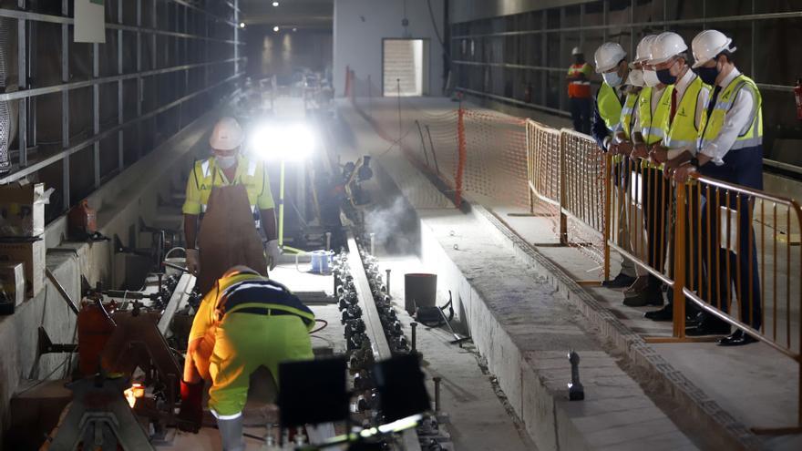 Imagen de archivo de operarios trabajando en las obras del metro de Málaga