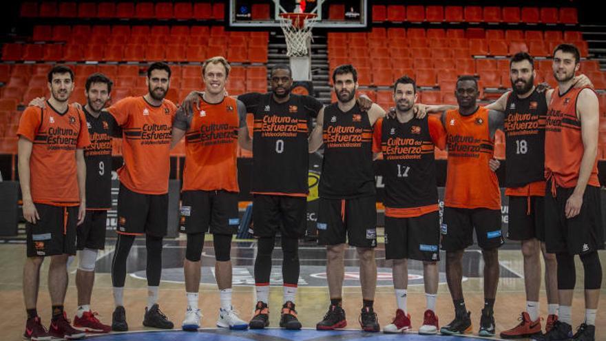 Los jugadores del Valencia Basket son optimistas y confían en sacar adelante el último partido de la final de la Eurocup con el apoyo de la afición.