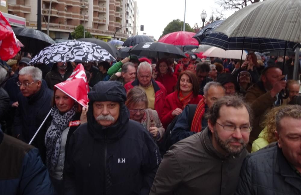 Miles de personas se manifiestan en Gijón en defensa del sistema público de pensiones