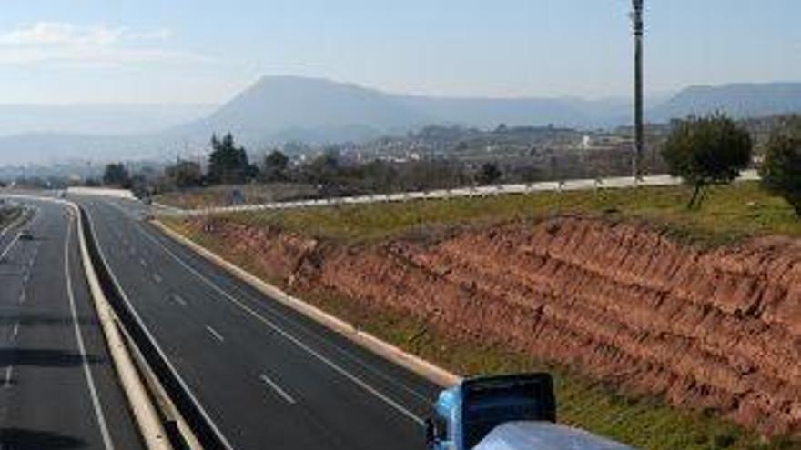 Un dels trams de l&#039;eix Transversal al seu pas pel Bages