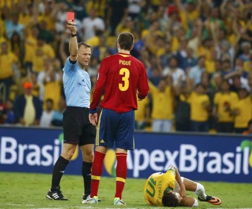 Referee Kuipers shows Spain's Pique the red card after he fouled Brazil's Neymar during their Confederations Cup final soccer match at the Estadio Maracana in Rio de Janeiro
