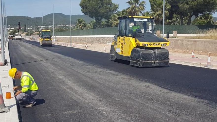 Actualmente se está asfaltando el prmer tramo de carretera