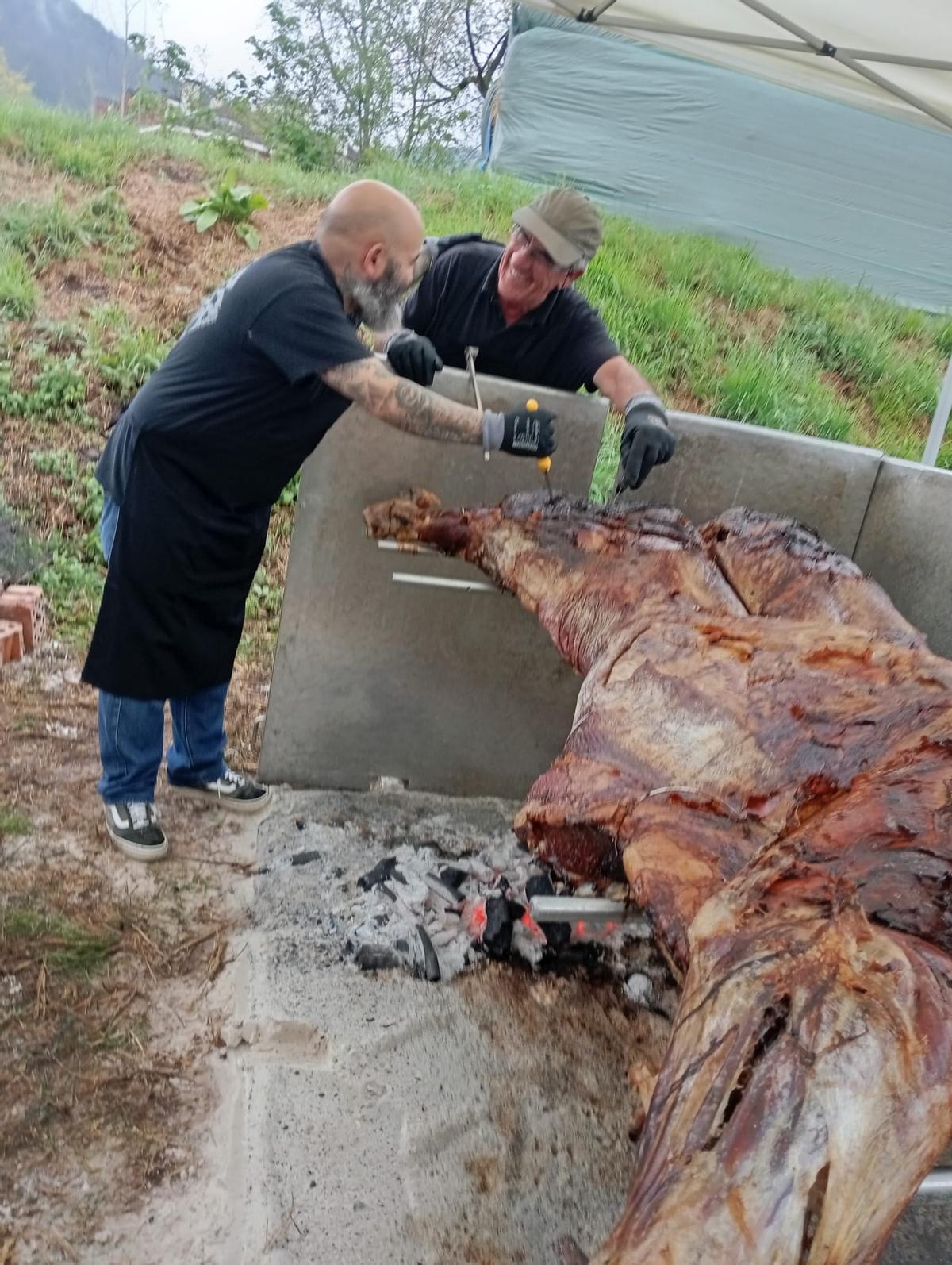 Un asado a la estaca protagonizado hace tiempo por "El Furtivu".