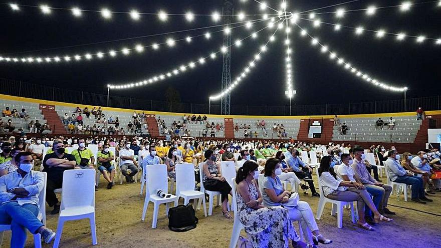 La gala se celebró en la plaza de toros de Añora. 