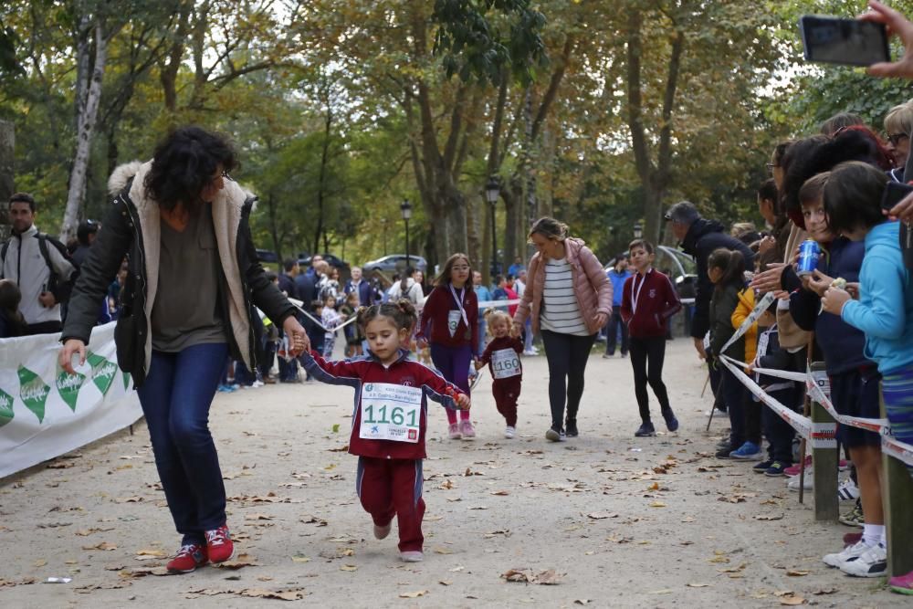 Más de 1.100 jóvenes atletas desafían a las bajas temperaturas para participar en la tradicional carrera de cross escolar.