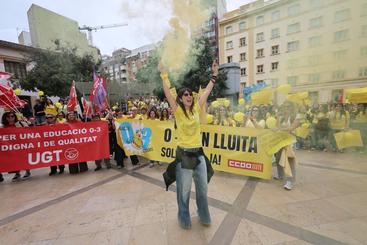 07/05/2026 | Plaza de las Aulas, Castellón | Concentración de trabajadoras de las escuelas infantiles durante la huelga educativa