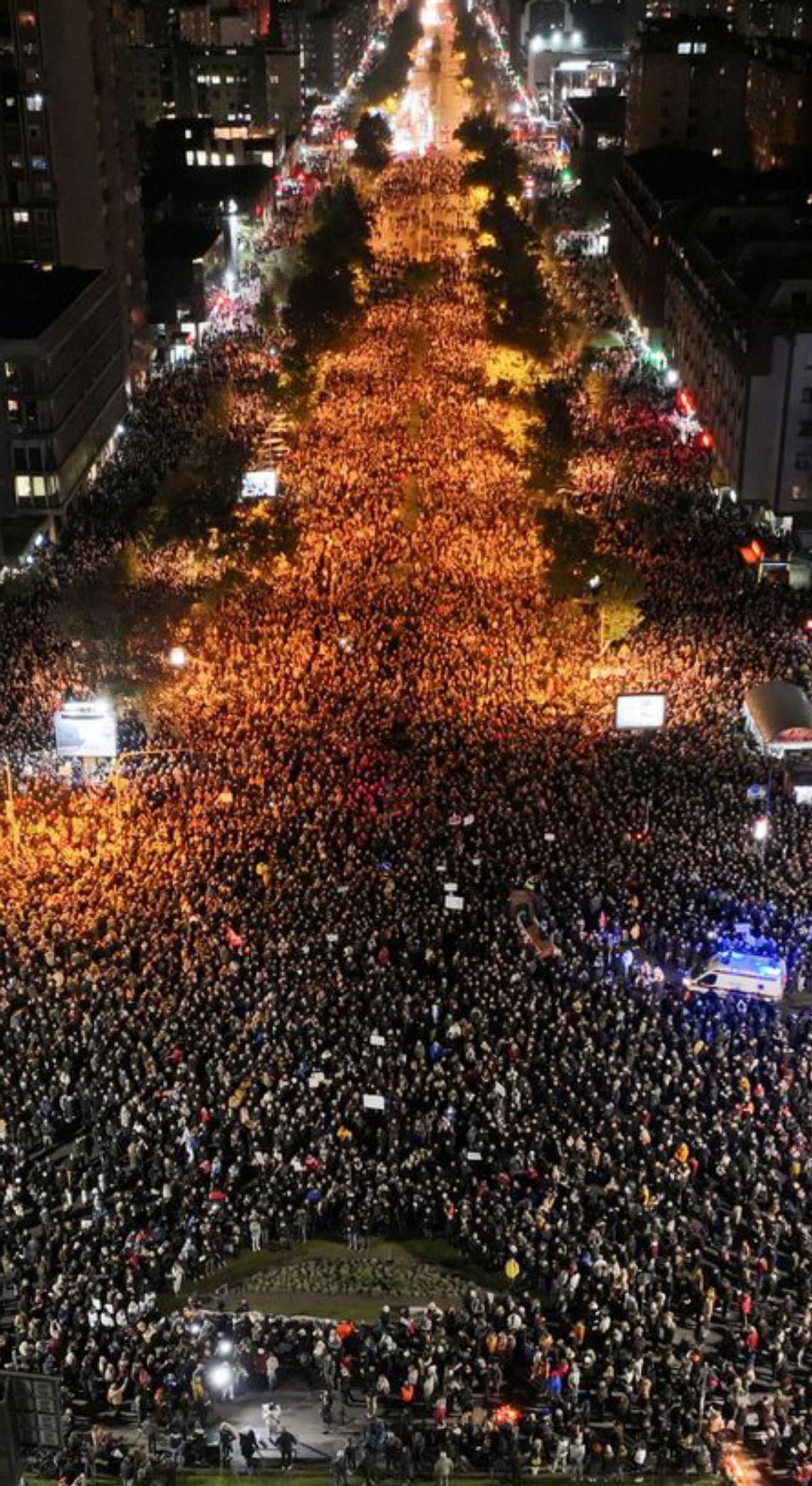 Sèrbia es manifesta per l’ensorrament en una estació amb 14 persones mortes Sèrbia es manifesta per l’ensorrament en una estació amb 14 persones mortes