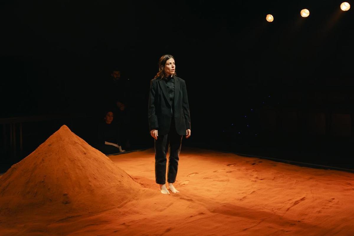 Una de las escenas de 'Dones valentes' en el Lliure de Montjuïc.